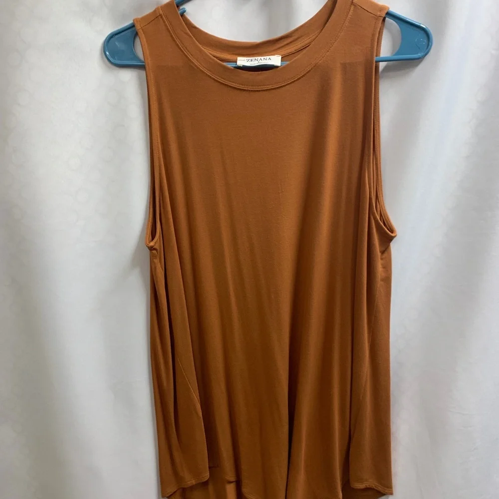 Zenana Outfitters Warm Rust/Brown Tee - Picture 1 of 5
